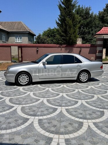 Mercedes E 240 1999, 287,000 km - 2.4 l - Masallı