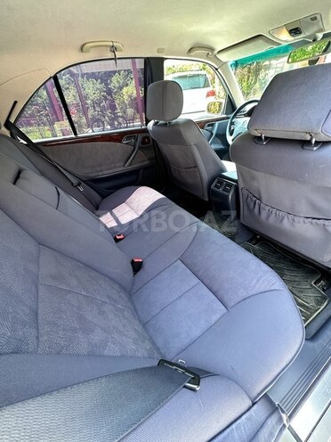 Mercedes E 240 1999, 287,000 km - 2.4 l - Masallı