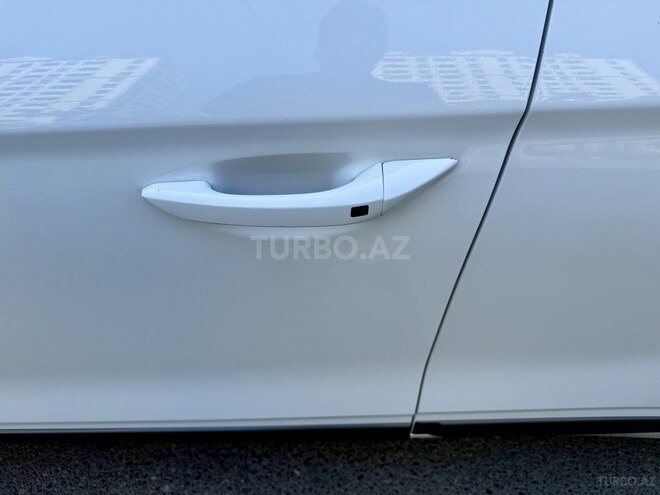 Hyundai IONIQ-8