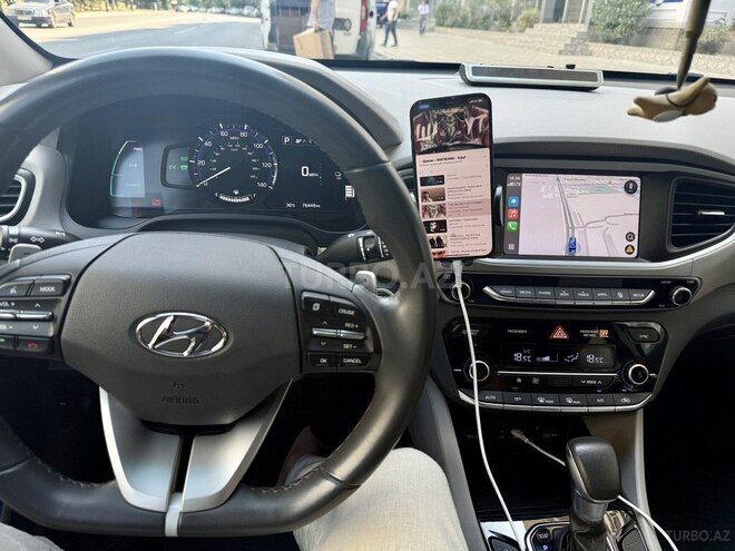 Hyundai IONIQ-13