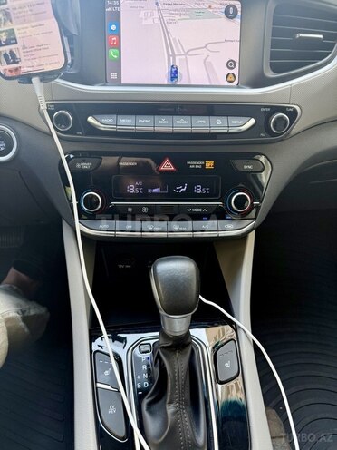 Hyundai IONIQ-12