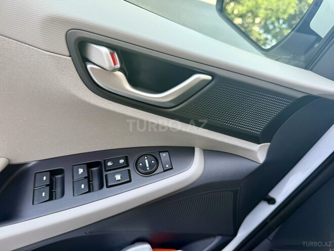 Hyundai IONIQ-11