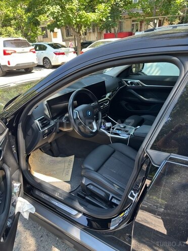 BMW i4-4