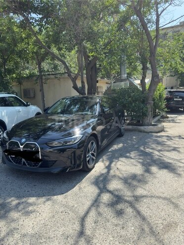 BMW i4-6