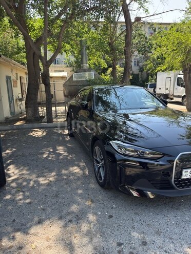BMW i4-5