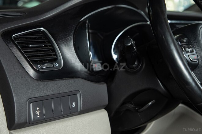Kia Carnival-8