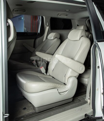 Kia Carnival-20