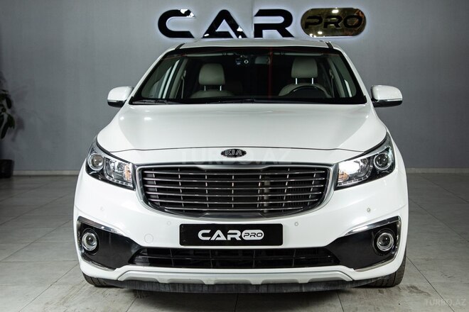 Kia Carnival-1