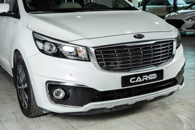 Kia Carnival-2