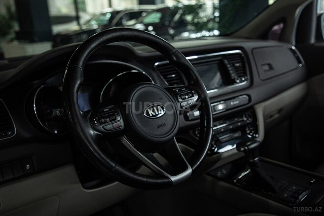 Kia Carnival-11