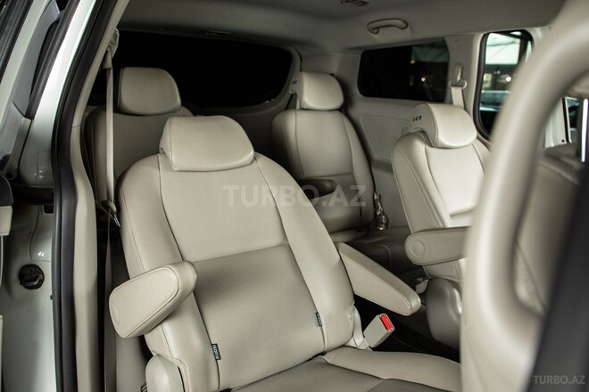 Kia Carnival-31