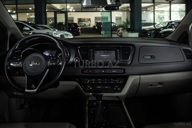 Kia Carnival-12