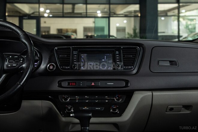 Kia Carnival-15