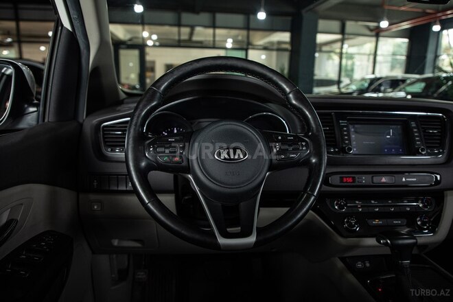 Kia Carnival-19