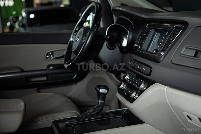 Kia Carnival-25
