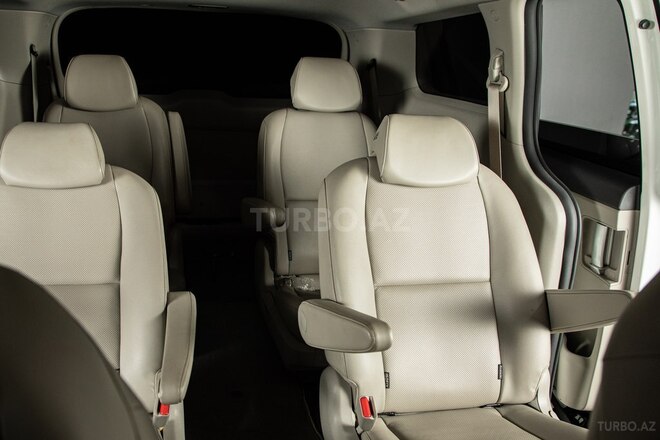 Kia Carnival-32