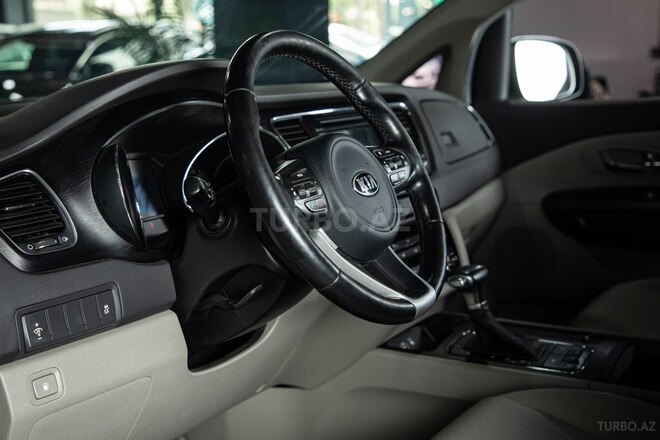Kia Carnival-6
