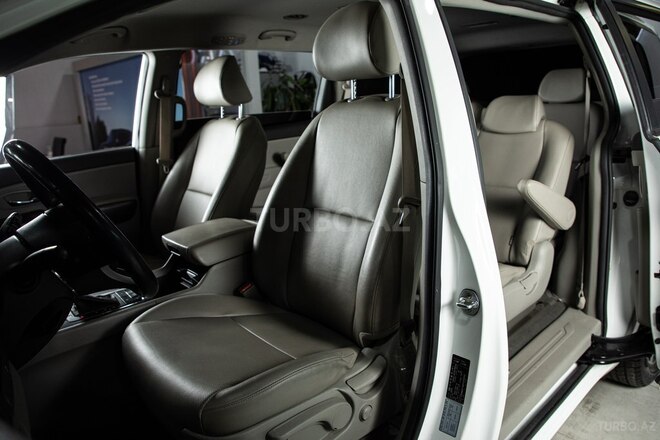 Kia Carnival-22