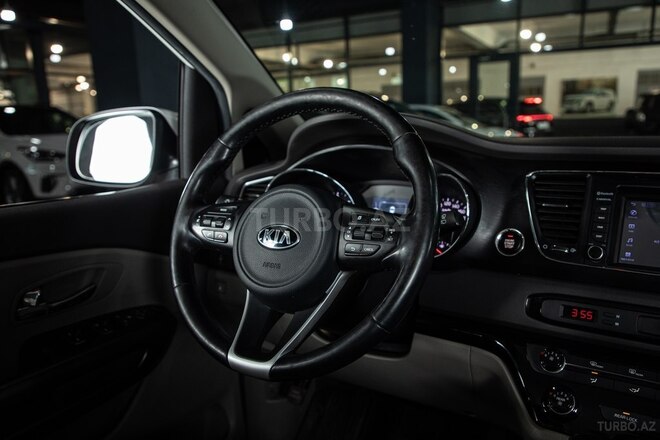 Kia Carnival-18