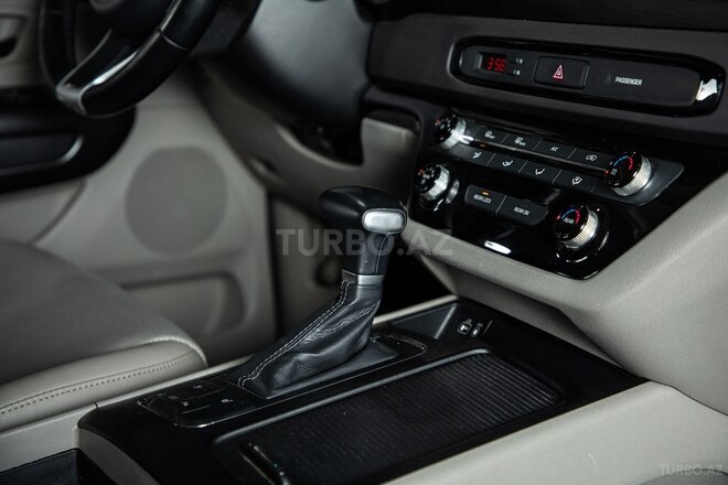Kia Carnival-28