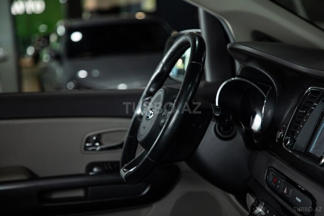 Kia Carnival-26