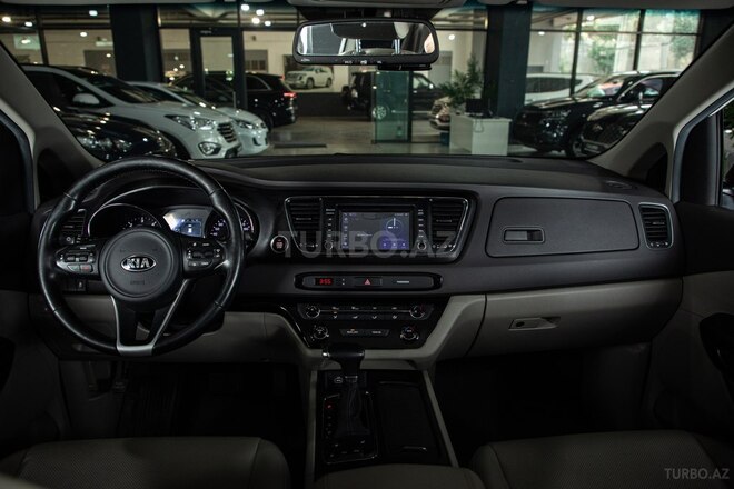 Kia Carnival-13