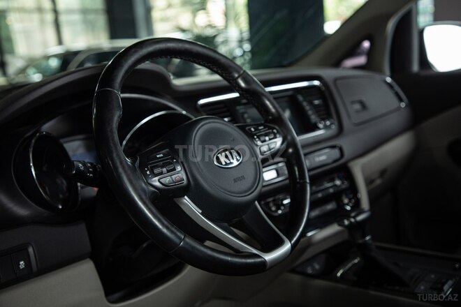 Kia Carnival-7
