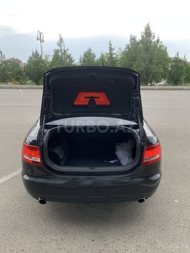 Audi A6 2006, 298,900 km - 2.4 l - Quba