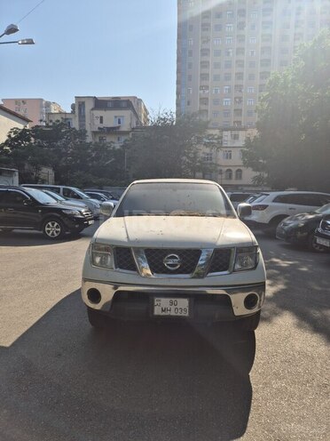 Nissan Navara 2011, 240,000 km - 2.5 l - Bakı