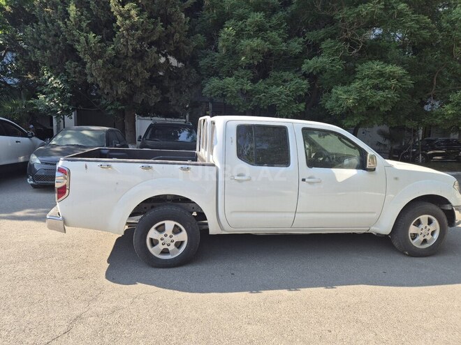 Nissan Navara 2011, 240,000 km - 2.5 l - Bakı