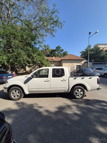 Nissan Navara 2011, 240,000 km - 2.5 l - Bakı