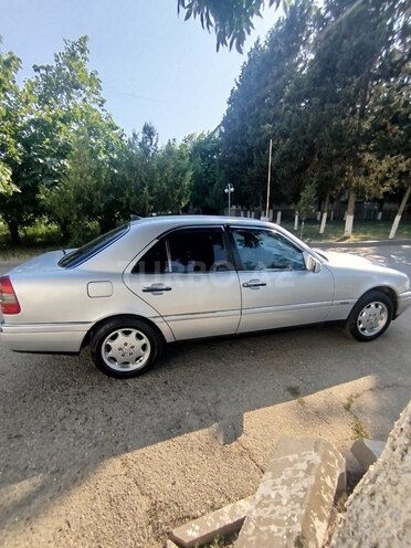 Mercedes C 220 1996, 404,000 km - 2.2 l - Saatlı