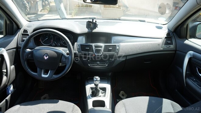 Renault Laguna-8