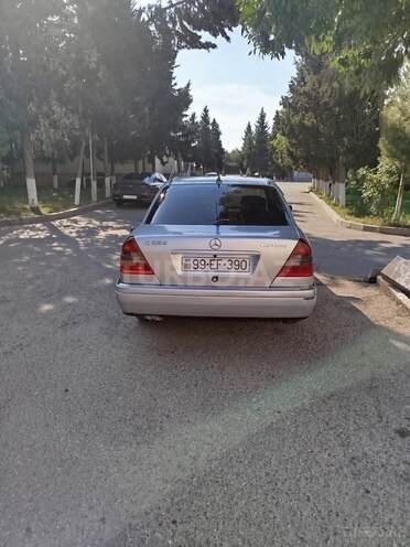 Mercedes C 220 1996, 404,000 km - 2.2 l - Saatlı