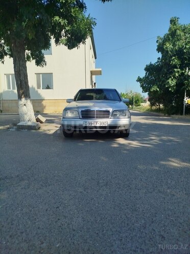 Mercedes C 220 1996, 404,000 km - 2.2 l - Saatlı
