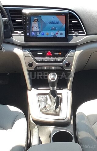 Hyundai Elantra-11