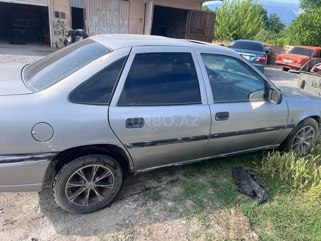 Opel Vectra 1994, 250,000 km - 2.0 l - İsmayıllı