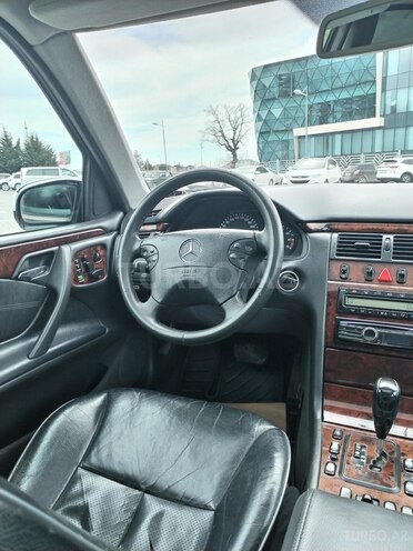 Mercedes E 240 2000, 390,000 km - 2.6 l - Qəbələ