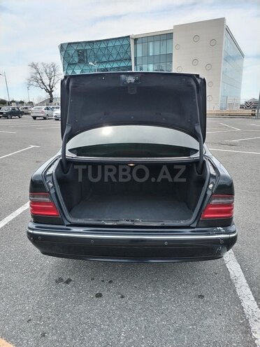Mercedes E 240 2000, 390,000 km - 2.6 l - Qəbələ