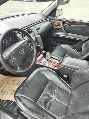 Mercedes E 240 2000, 390,000 km - 2.6 l - Qəbələ
