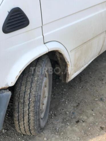 Ford Transit 2000, 767,523 km - 2.5 л - Salyan