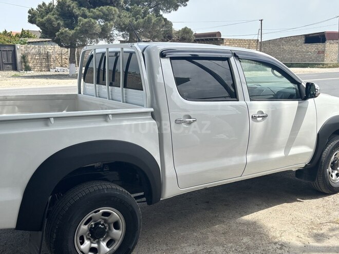 Toyota Hilux 2011, 250,000 km - 2.7 l - Bakı