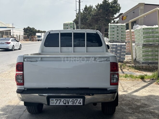 Toyota Hilux 2011, 250,000 km - 2.7 l - Bakı