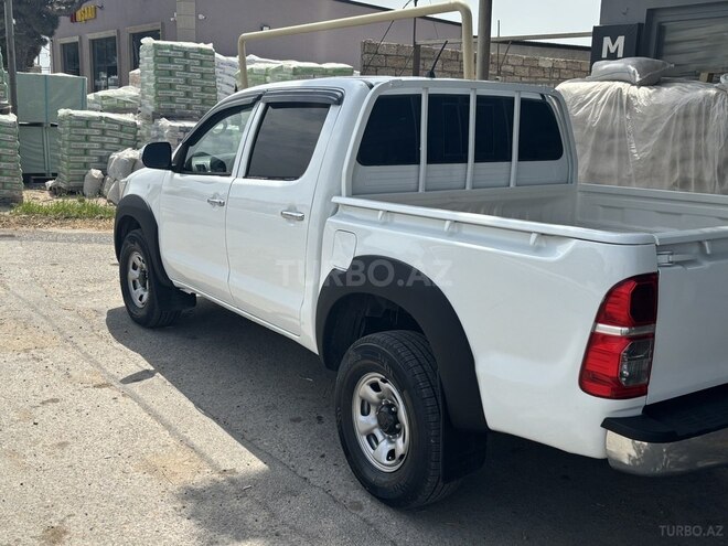 Toyota Hilux 2011, 250,000 km - 2.7 l - Bakı