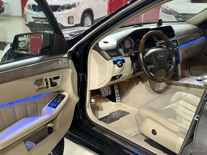 Mercedes E 300-13