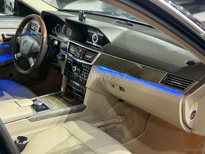 Mercedes E 300-16