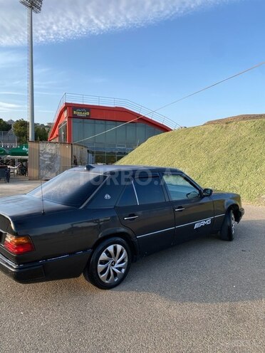 Mercedes E 200 1992, 5,600,000 km - 2.0 l - Bakı