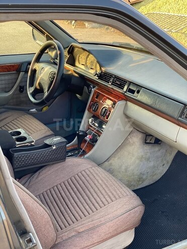 Mercedes E 200 1992, 5,600,000 km - 2.0 l - Bakı