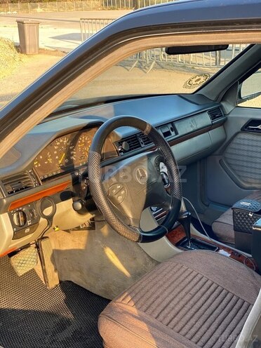 Mercedes E 200 1992, 5,600,000 km - 2.0 l - Bakı