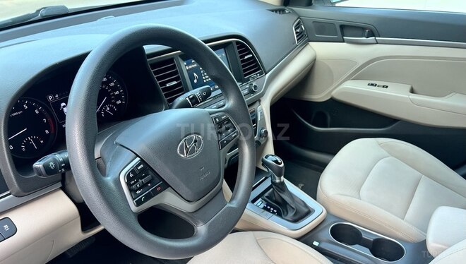 Hyundai Elantra-4